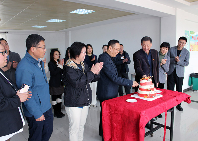 新投党支部喜迎成立十周年3.JPG