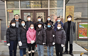 到包保社区开展学雷锋活动